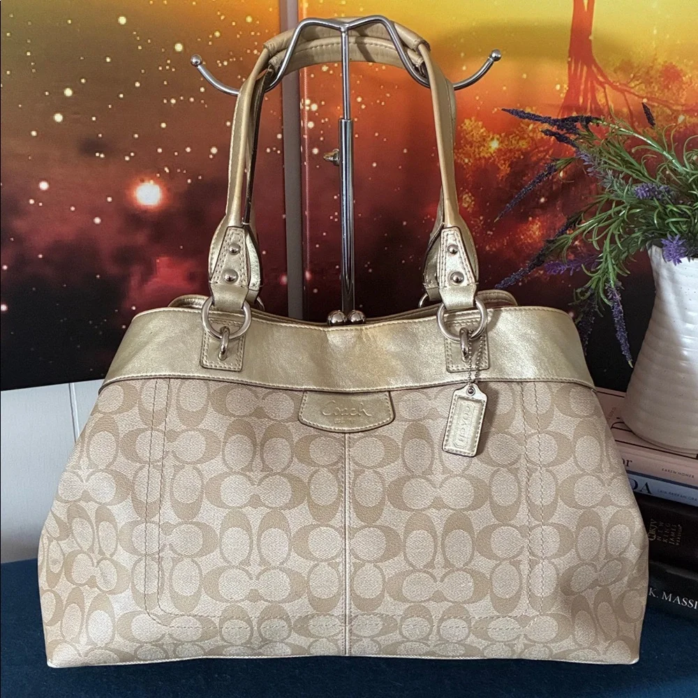 Large Coach Signature Tote w/Kisslock - Picture 1 of 12